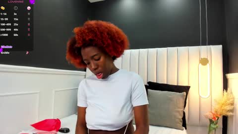 Snapshot of _emma_willliams_ chatting on 9, 9, 2025 Emma online show from 9, 9, 2025