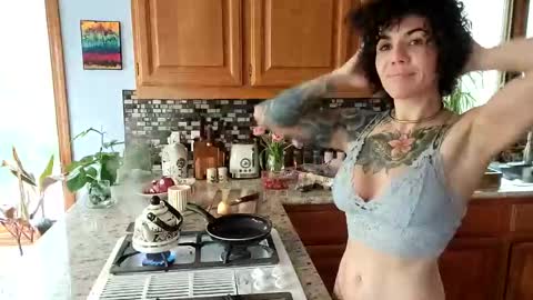 Snapshot of _frankie_rivers chatting on 17, 2, 2025 Frankie Rivers allmylinks  online show from 17, 2, 2025