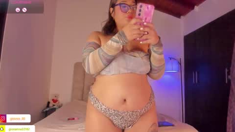 Snapshot of _giovaa_ chatting on 21, 11, 2025 G I O V A online show from 21, 11, 2025