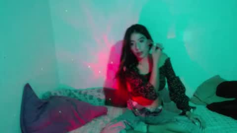 Snapshot of _gold_strawberry_ chatting on 22, 7, 2026 _gold_strawberry_ online show from 22, 7, 2026