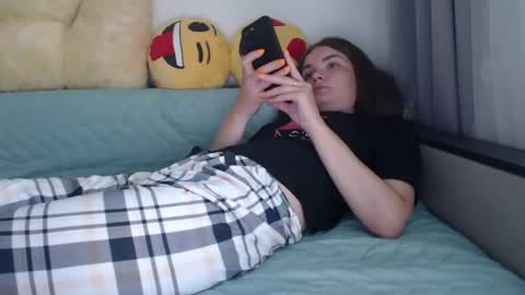 Snapshot of _hidden_frommymoom_ chatting on 15, 7, 2026 Criss4u online show from 15, 7, 2026