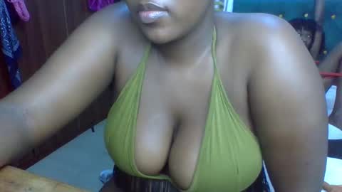 Snapshot of _honey_bloom chatting on 17, 2, 2026 _honey_bloom online show from 17, 2, 2026
