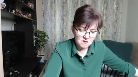 Snapshot of _illusion_ chatting on 8, 10, 2025 Illusion online show from 8, 10, 2025