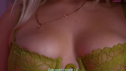 Snapshot of _iowaa_ chatting on 15, 12, 2025 Maria online show from 15, 12, 2025