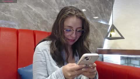 Snapshot of _isaabellaa chatting on 4, 3, 2025 Isa online show from 4, 3, 2025
