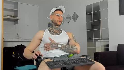 Snapshot of _jamesleandros chatting on 2, 12, 2024 jeison online show from 2, 12, 2024