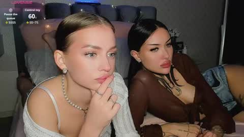 Snapshot of _jesslei_ chatting on 31, 5, 2026 Jess blond and Leila brunette online show from 31, 5, 2026