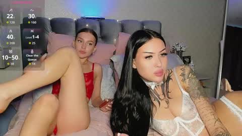 Snapshot of _jesslei_ chatting on 3, 6, 2026 Jess blond and Leila brunette online show from 3, 6, 2026