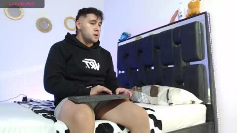 Snapshot of _jhossua_and_valerio_ chatting on 8, 2, 2026 JHOSSUA VALERIO online show from 8, 2, 2026