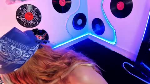 Snapshot of _karine01 chatting on 26, 2, 2025 _karine01 online show from 26, 2, 2025