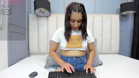 Snapshot of _karla_brunette_ chatting on 1, 3, 2025 Amanda online show from 1, 3, 2025