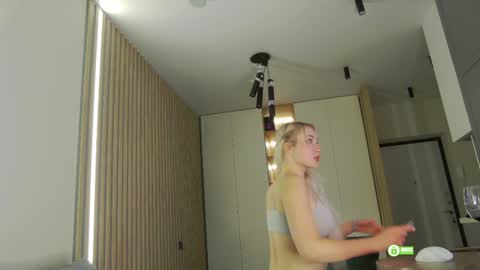 Snapshot of _kateline_ chatting on 23, 12, 2024 Kate online show from 23, 12, 2024