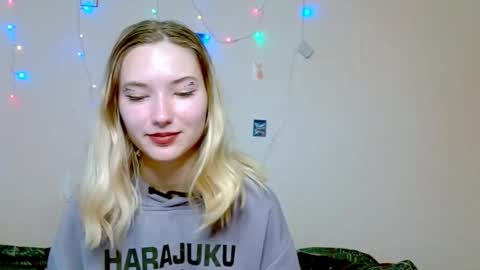 _kikiclark_ online show from 26, 9, 2025