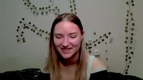 _kikiclark_ online show from 9, 11, 2025