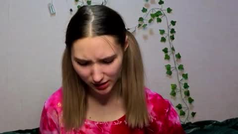 _kikiclark_ online show from 14, 12, 2025