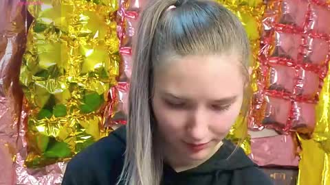 Snapshot of _kikiclark_ chatting on 19, 4, 2026 _kikiclark_ online show from 19, 4, 2026