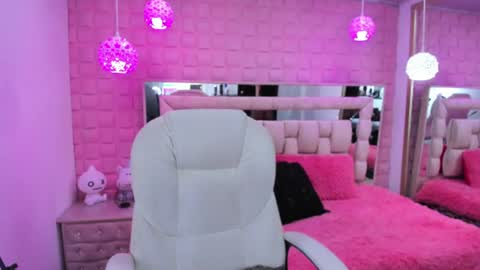 Snapshot of _laaura_ chatting on 1, 7, 2026 Laura online show from 1, 7, 2026