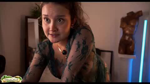 Snapshot of _lady_di chatting on 18, 3, 2026 Not on OF Some stuff for sale online show from 18, 3, 2026