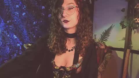 Lady Luna online show from 11, 2, 2025