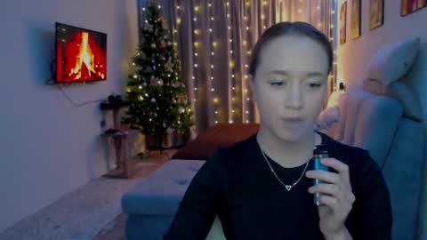 _lalune_ online show from 9, 12, 2024