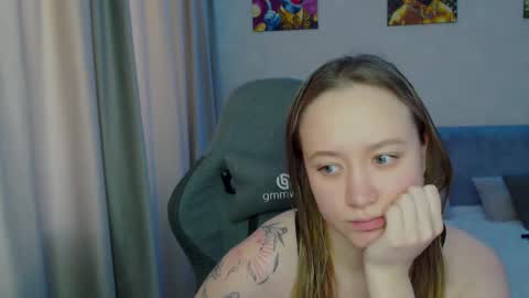 _lalune_ online show from 10, 2, 2025