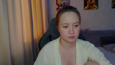 _lalune_ online show from 10, 2, 2025