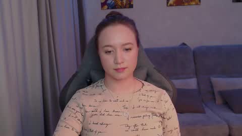 _lalune_ online show from 5, 3, 2025