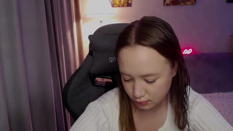 _lalune_ online show from 18, 9, 2025