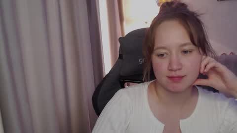 _lalune_ online show from 19, 9, 2025