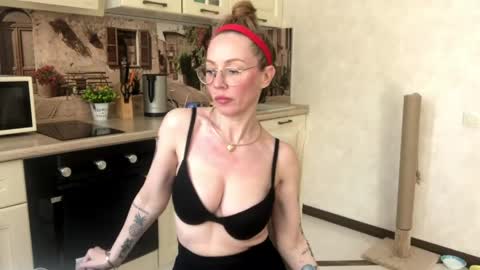  lee loo  online show from 20, 4, 2026