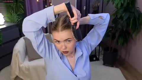 Snapshot of _liilcrystal_ chatting on 11, 6, 2026 _liilcrystal_ online show from 11, 6, 2026