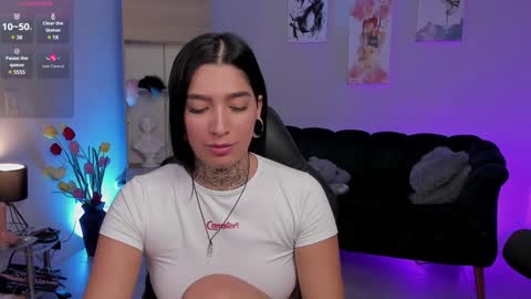  Laura  Independent Model  online show from 17, 1, 2025