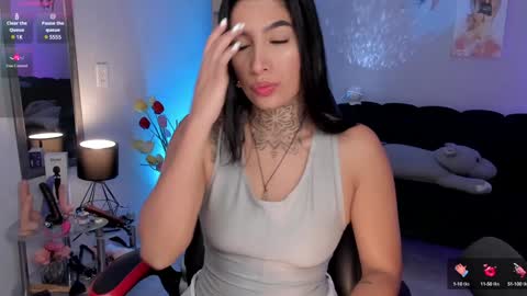  Laura  Independent Model  online show from 5, 2, 2025