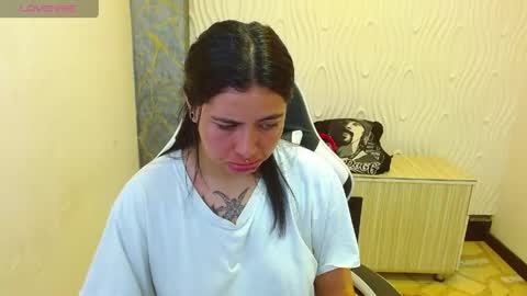 Snapshot of _luna_torres chatting on 21, 4, 2026 luna torres online show from 21, 4, 2026