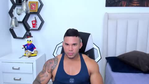 Snapshot of _matthew_santos_ chatting on 28, 1, 2025 _matthew_santos_ online show from 28, 1, 2025
