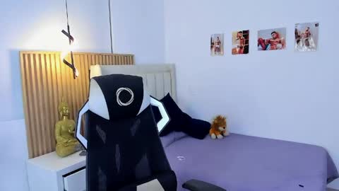 _matthew_santos_ online show from 17, 4, 2026