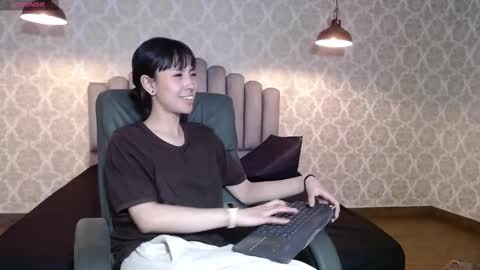 Mavis  online show from 24, 9, 2025