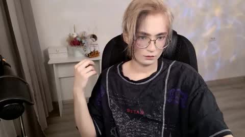 _meow_neko_ online show from 7, 4, 2026