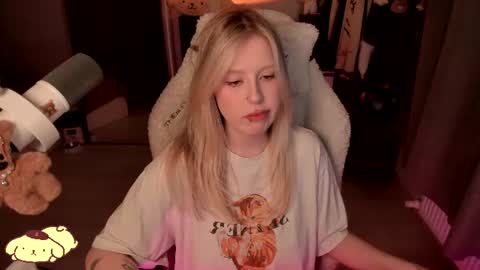 Snapshot of _meowmiko__ chatting on 14, 7, 2026 miko3 online show from 14, 7, 2026