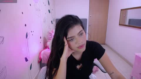 Snapshot of _mia_rouse_18 chatting on 5, 2, 2025 Mia online show from 5, 2, 2025