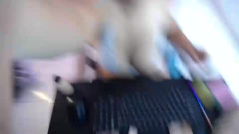  Mia  online show from 17, 4, 2026