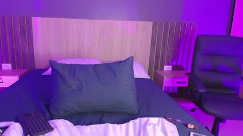 Snapshot of _miamiller_ chatting on 19, 2, 2025 _miamiller_ online show from 19, 2, 2025
