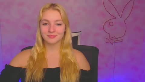 Snapshot of _mila_la_ chatting on 12, 12, 2024 Melanie online show from 12, 12, 2024