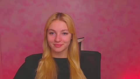 Snapshot of _mila_la_ chatting on 24, 12, 2024 Melanie online show from 24, 12, 2024