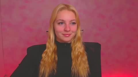 Snapshot of _mila_la_ chatting on 5, 1, 2025 Melanie online show from 5, 1, 2025