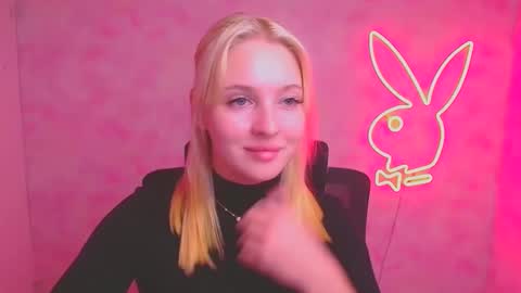 Snapshot of _mila_la_ chatting on 18, 9, 2025 Melanie online show from 18, 9, 2025