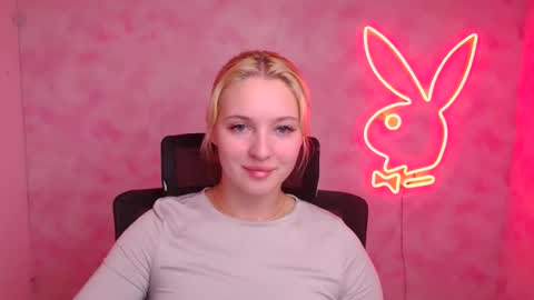 Snapshot of _mila_la_ chatting on 9, 10, 2025 Melanie online show from 9, 10, 2025