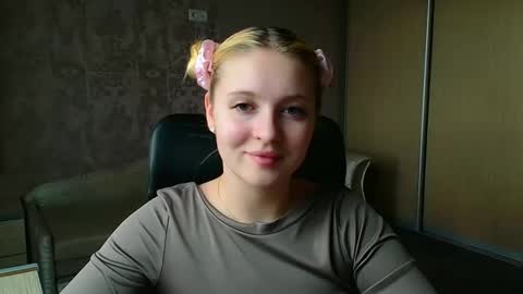 Snapshot of _mila_la_ chatting on 11, 5, 2026 Melanie online show from 11, 5, 2026