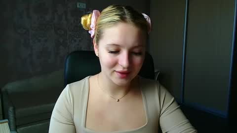 Snapshot of _mila_la_ chatting on 12, 5, 2026 Melanie online show from 12, 5, 2026