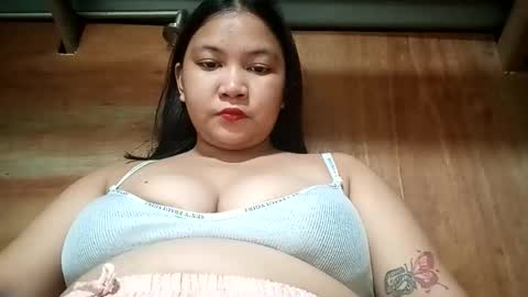 Snapshot of _milkytitsmomxx_ chatting on 4, 4, 2026 _milkytitsmomxx_ online show from 4, 4, 2026
